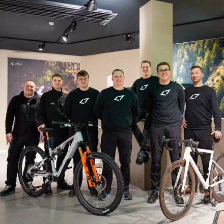 Das Werkstatt-Team in Brilon mit Rädern